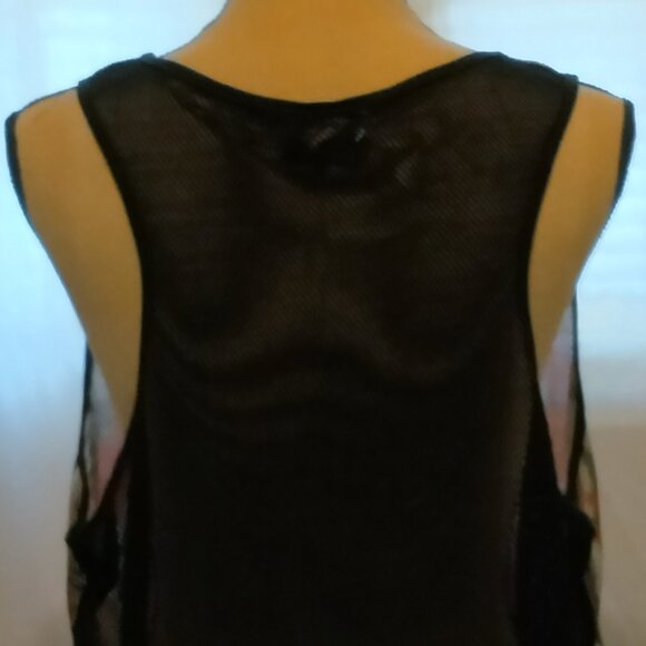 Mesh sleeveless Tee - Picture 7 of 7